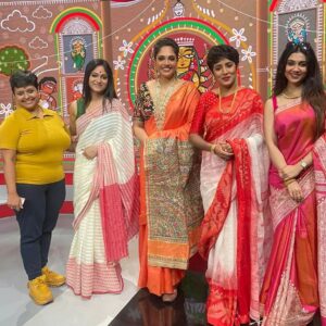 Basabdatta Chatterjee Instagram - অষ্টমীর আড্ডা, ABP আনন্দ র স্টুডিওতে।

@mumtaz_sorcar @rajnandini_

#live #adda #studio #latepost #abpananda

Thank you Moumita di, Atasi, Puru da, Papia di