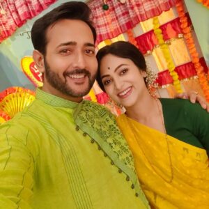 Basabdatta Chatterjee Instagram - বৈশাখী আড্ডার কিছু মুহূর্ত.....

@adityachowdhury_official @manali_manisha 

Photo courtesy. Kaushik Bose....

#adda #event #dance #fun