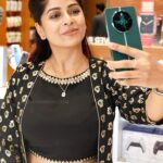 Bavithra B Instagram - Realme 12 semmaiya iruku🤩 Indha Velaiku ivlo features ah ??? 😱 . #realme12Plus5G #realmePortraitMaster #realme12Series5G #poorvikamobiles #poorvikaindia #poorvikamobiles #poorvikaappliances #misssouthindia2017 #misssouthindia #suntv #suntvanchor #ranjithame #ranjithameonsuntv #singapenne #singapenneonsuntv #bavithra #singapennemithra