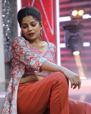 Bavithra B Instagram - 🍊

Pc @s.a_arun_ 
Outfit @yazh_luxury_bridal_wear 

#misssouthindia2017 #misssouthindia #suntv #suntvanchor #ranjithame #ranjithameonsuntv #singapenne #singapenneonsuntv #bavithra #singapennemithra