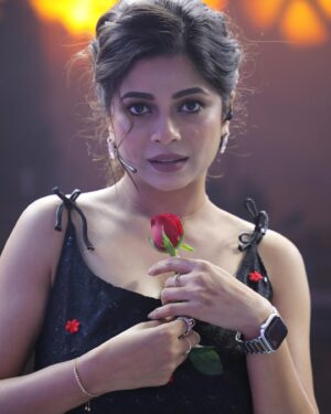 Bavithra B Instagram - Vela time dhan namaku Valentine. Poi velaya parunga 🤭🤭

Pc - @s.a_arun_ 💟
Outfit - @yazh_luxury_bridal_wear 

#misssouthindia2017 #misssouthindia #suntv #suntvanchor #ranjithame #ranjithameonsuntv #singapenne #singapenneonsuntv