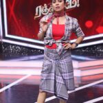 Bavithra B Instagram - #kuthupartyround in today’s #ranjithame Come let’s party watching @suntv at 1pm today. Pc @s.a_arun_ Outfit @hema_lingam_ #misssouthindia2017 #misssouthindia #suntv #suntvanchor #ranjithame #ranjithameonsuntv #singapenne #singapenneonsuntv #bavithra #singapennemithra