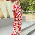 Bavithra B Instagram - ♥️♥️ Styled by @oshinanil #misssouthindia2017 #misssouthindia #suntv #suntvanchor #ranjithame #ranjithameonsuntv #singapenne #singapenneonsuntv #bavithra #singapennemithra