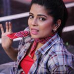 Bavithra B Instagram - #kuthupartyround in today’s #ranjithame Come let’s party watching @suntv at 1pm today. Pc @s.a_arun_ Outfit @hema_lingam_ #misssouthindia2017 #misssouthindia #suntv #suntvanchor #ranjithame #ranjithameonsuntv #singapenne #singapenneonsuntv #bavithra #singapennemithra