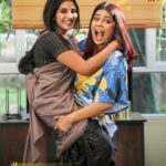 Bavithra B Instagram - Off-screen alaparaigal 😂❤️ சிங்கப்பெண்ணே | திங்கள் - சனி | 8 PM #SunTV #SingaPenne #SingaPenneOnSunTV #Serials #TamilSerials #SunDigital