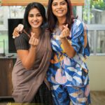Bavithra B Instagram - Off-screen alaparaigal 😂❤️ சிங்கப்பெண்ணே | திங்கள் - சனி | 8 PM #SunTV #SingaPenne #SingaPenneOnSunTV #Serials #TamilSerials #SunDigital