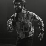 Bavithra B Instagram - Ninaivooo Oru Paravai 🎶 With @bavithraofficial 🙌🏼💯 Shot by : @s.a_arun_ 🫂 Styling : @stylewithmohana @_mohana_mp_ 💯 #vjaswath #aswathchandrasekar #80sthrowback #blackandwhite #blackandwhiteseries #monochrome #b&w #ranjithame #suntv #straightoutta80s #isaignani #ilayaraja #photoshoot #mic #photoseries #photooftheday #model #anchor #actor #kamal #kamalhassan #kamalhassanfans #sigappurojakkal