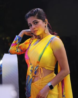 Bavithra B Instagram - My fav yellow ☺️

PC @s.a_arun_ 
Outfit @hema_lingam_ 

#misssouthindia2017 #misssouthindia #suntv #suntvanchor #ranjithame #ranjithameonsuntv #singapenne #singapenneonsuntv #bavithra #singapennemithra