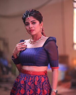Bavithra B Instagram - Favourite one

Outfit @oshinanil 
Photography @s.a_arun_ 

#misssouthindia2017 #misssouthindia #suntv #suntvanchor #ranjithame #ranjithameonsuntv #singapenne #singapenneonsuntv #bavithra #singapennemithra