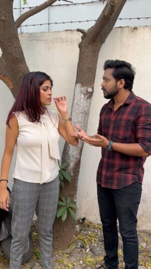 Bavithra B Instagram - Indha madhri ponna venum ?!?! 🤭

#misssouthindia2017 #misssouthindia #suntv #suntvanchor #ranjithame #ranjithameonsuntv #singapenne #singapenneonsuntv #bavithra #singapennemithra #singapenneanbu