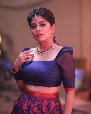 Bavithra B Instagram - Favourite one

Outfit @oshinanil 
Photography @s.a_arun_ 

#misssouthindia2017 #misssouthindia #suntv #suntvanchor #ranjithame #ranjithameonsuntv #singapenne #singapenneonsuntv #bavithra #singapennemithra