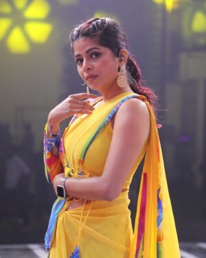 Bavithra B Instagram - My fav yellow ☺️

PC @s.a_arun_ 
Outfit @hema_lingam_ 

#misssouthindia2017 #misssouthindia #suntv #suntvanchor #ranjithame #ranjithameonsuntv #singapenne #singapenneonsuntv #bavithra #singapennemithra