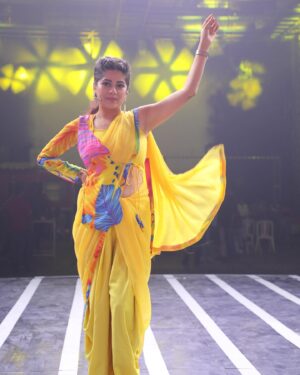 Bavithra B Instagram - My fav yellow ☺️

PC @s.a_arun_ 
Outfit @hema_lingam_ 

#misssouthindia2017 #misssouthindia #suntv #suntvanchor #ranjithame #ranjithameonsuntv #singapenne #singapenneonsuntv #bavithra #singapennemithra