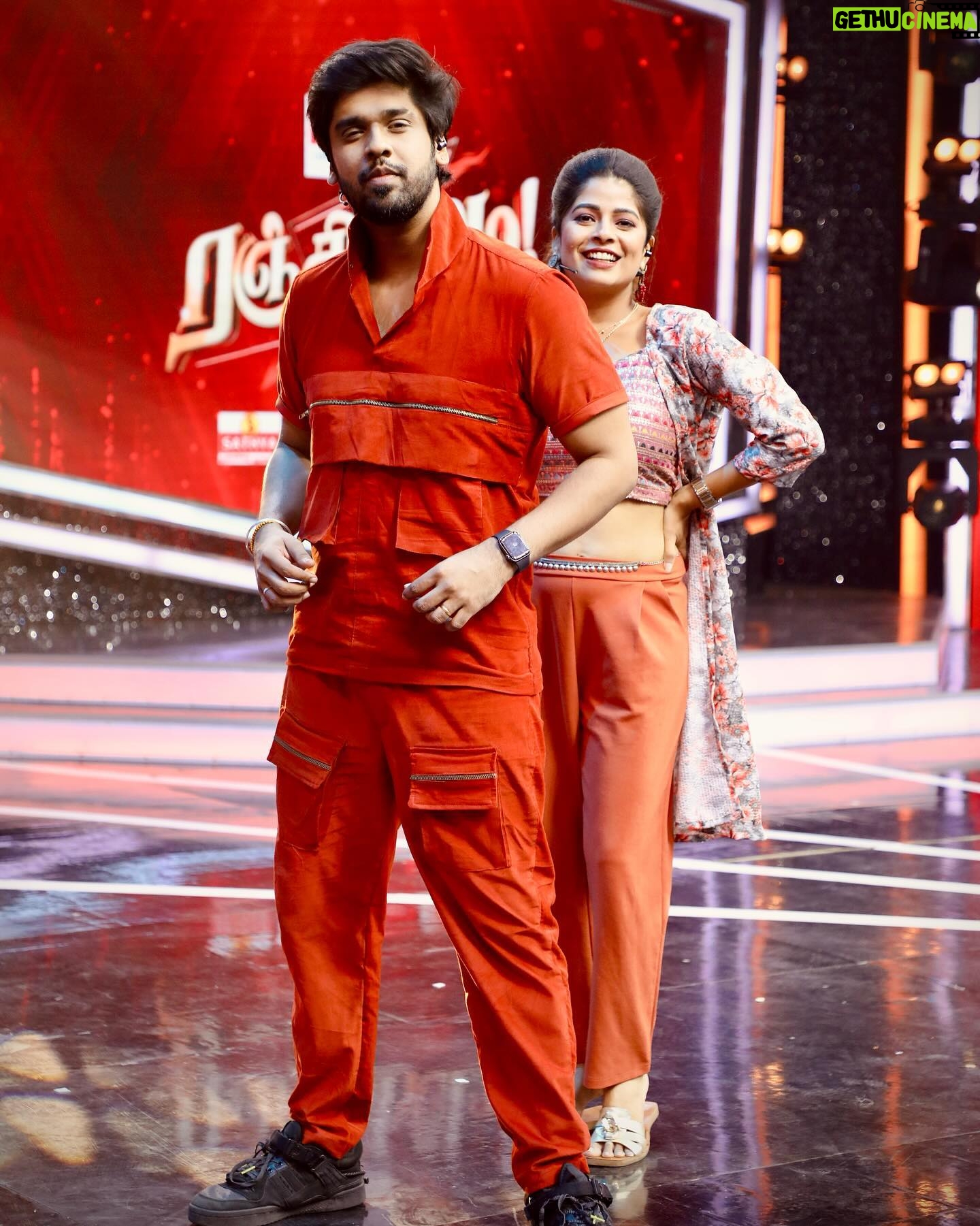 Bavithra B Instagram - Partner in crime π₯ @bavithraofficial ππΌ #Ranjithame π Pc - @s.a_arun_ π« Styling - @hema_lingam_ π― #vjaswath #aswathchandrasekar #suntv #ranjithameonsuntv #bavithra #singapenne #dynamicduo #partnerincrime #bts