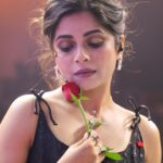 Bavithra B Instagram - Beauty and the beast 😉😍 சிங்கப்பெண்ணே  | திங்கள் - சனி | 8 PM #SunTV #SingaPenne #SingaPenneOnSunTV #Serials #TamilSerials #SunDigital
