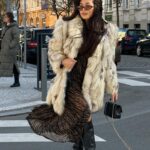 Bé Hà Nguyen Instagram - Mob wife s kožíškem ze sekáče!🦦 Plánuju během týdne prolustrovat nové, dáte mi do komentářů tipy, kam chodíte pro poklady z druhé roky? #circularfashion #secondlife