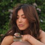 Bé Hà Nguyen Instagram – Jako čerstvě natrhané růže protkané slunečním svitem – takhle voní @chloe Lumineuse 🌹🌞 

Spolupráce s #chloeparfums #iamchloe @notino_cz