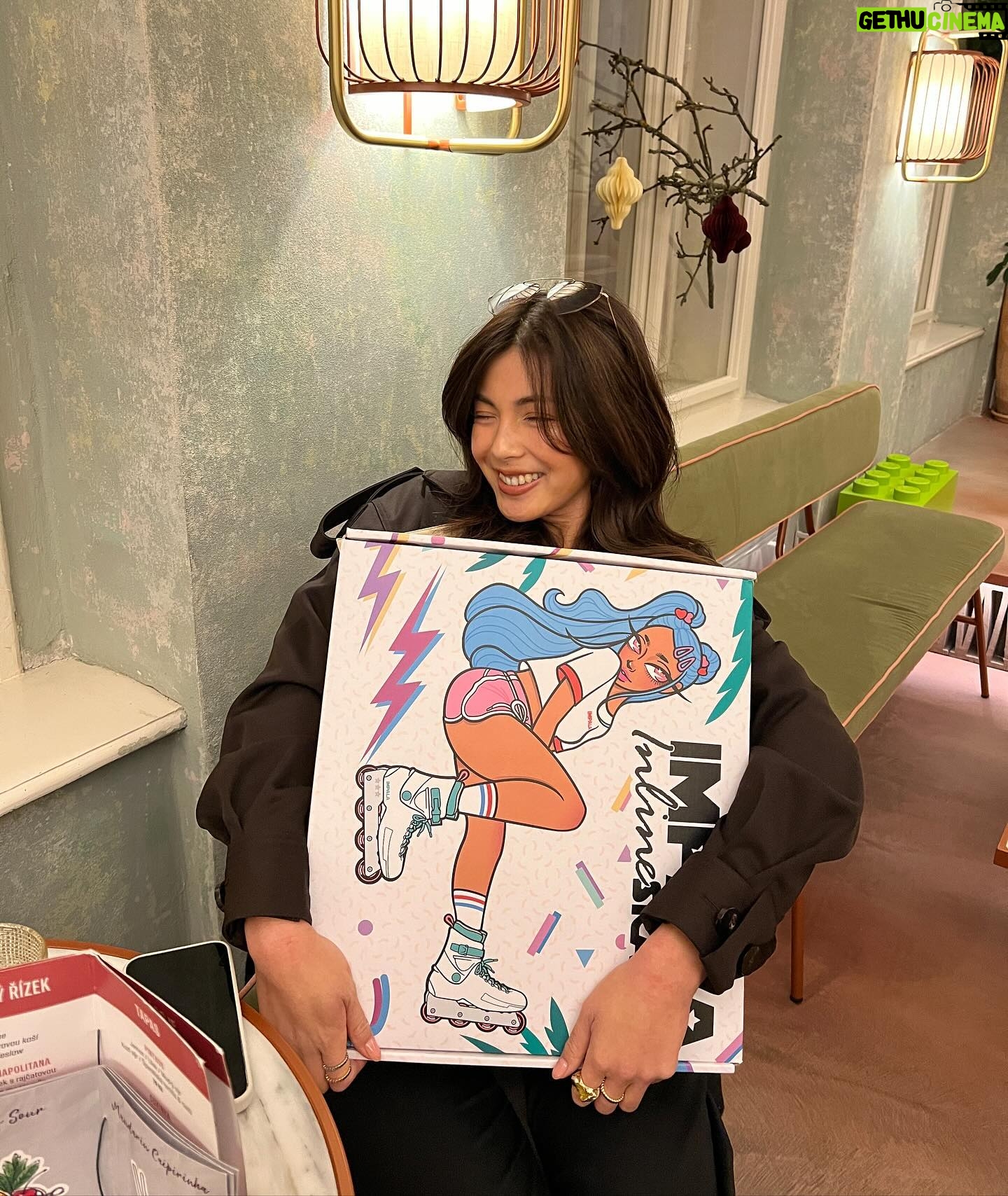 Bé Hà Nguyen Instagram - Tento týden měl všechno >>> 🥹🫀🎂👯♀️🔮🛼