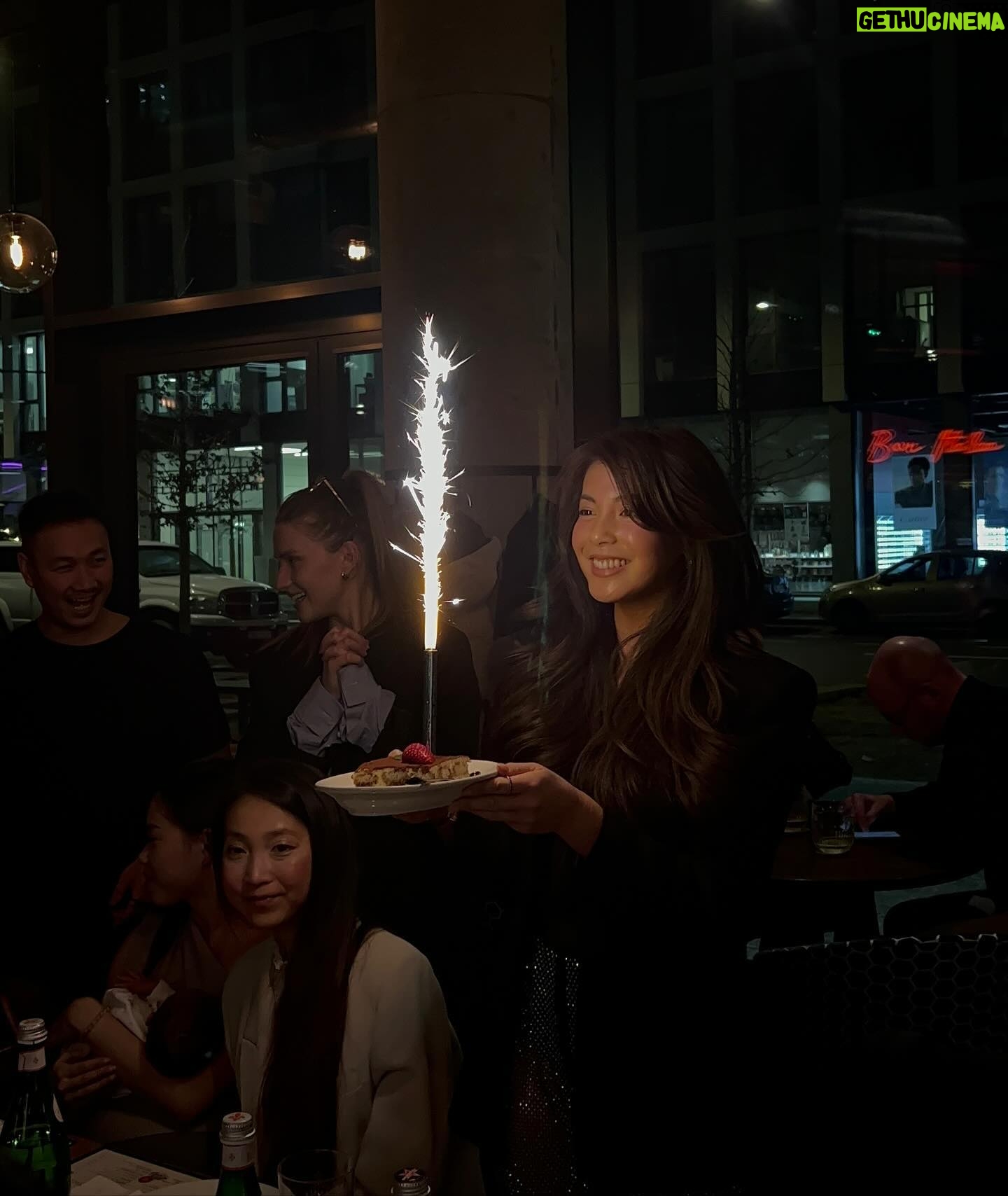 Bé Hà Nguyen Instagram - Tento týden měl všechno >>> 🥹🫀🎂👯♀️🔮🛼