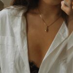 Bé Hà Nguyen Instagram – Dala jsem si za cíl vařit tento rok více rostlinně, tentokrát ze zbytků po odsťavnění řepy, i ten pórek byla poslední zelená věc v mý lednici!🌱😀

Řepový karboše = řepa, ořechová mouka, chia protein, cibule, voda, sušený medvědí česnek, kmín, sůl

~ nejsem kuchař, vařím si jen tak pro sebe
~ přesné množství ingrediencí neznám, vše je od oka
~ #vegan #homecooking