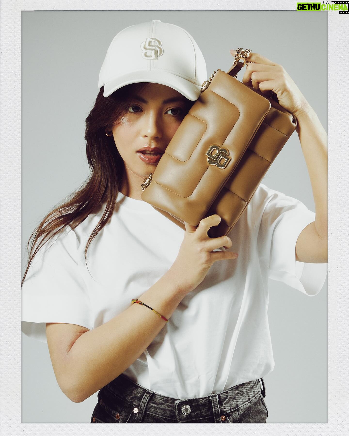 Bé Hà Nguyen Instagram - Double B, Every Me. Because I contain multitudes #BeYourOwnBOSS / spolupráce