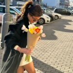 Bé Hà Nguyen Instagram - February dump 🧺 1. Narozeninový tulipánky 💐 2. Svatá trojice 👨‍👩‍👦 3. Ze života majitele značky 4. Hair is hairing 👩🏻‍🦱 5. Nové přívěsky na @shop.vang 6. Fotky do novýho pasu 7. @eliskamiklova kožich = nejlepší vintage find 8. dvacetsedm 🎂