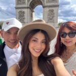 Bé Hà Nguyen Instagram - Nguyenovi a Vítězný oblouk, Nguyenovi a Eiffellova věž, Nguyenovi a Versailles, Nguyenovi a Louvre, Nguyenovi a Place Vendôme, Nguyenovi a Paříž.🇫🇷🍷🥖🫶