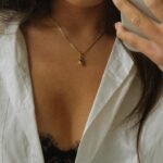 Bé Hà Nguyen Instagram - February dump 🧺 1. Narozeninový tulipánky 💐 2. Svatá trojice 👨‍👩‍👦 3. Ze života majitele značky 4. Hair is hairing 👩🏻‍🦱 5. Nové přívěsky na @shop.vang 6. Fotky do novýho pasu 7. @eliskamiklova kožich = nejlepší vintage find 8. dvacetsedm 🎂