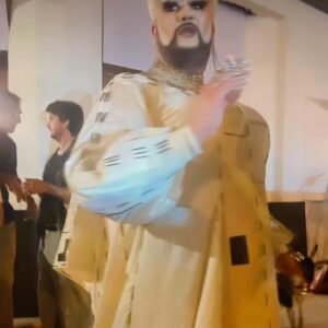 Béatrice Dalle Instagram - DRAG RACE hier soir au Rex sous le signe de la bienveillance, de la tolérance et de l’amour . Merci pour cette exemple d’humanité, et on devrait tous être à vos côtés que Dieu sauve les reines @kiddysmile  @daphneburki @thenickydoll @roseandpunani @gigi_boumboum @zouzoukitty @charmant.bourreau @laratatattoo  @itsfelixmaritaud  @et BeaBoom @rexclub @dragrace_france
