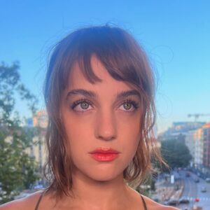 Beatrice Grannò Instagram - Glamming up 🤍♥️🩵🧡