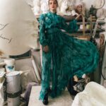 Beatrice Grannò Instagram - #INTERVIEWS - L'intervista a Beatrice Grannò, l'attrice romana che ha conquistato l’America con “The White Lotus”. Con noi parla di musica, dell’amica Simona Tabasco e della sua passione per le opere prime. «Oggi c’è una tendenza a rappresentare la donna tenace, a muso duro e del riscatto a tutti i costi. [...] Secondo me dovrebbe esserci uno spazio per donne che infondono messaggi potenti con grazia e dolcezza». 🔗 Clicca il nostro link in bio e scopri un nuovo editoriale moda. Team credits: Talent Beatrice Grannò @beagranno Editor in Chief Giampietro Baudo @giampietrobaudo Fashion Director and Styling Giulio Martinelli @therealgiuliomartinelli Photography Marco D’Amico @marco_damico_ Text by Simone Vertua @simonevertua Hair Giulio Ordonselli @giulioordonselli at @simonebelliagency Make up Charlotte Hardy @hardy_charlotte_mua at @simonebelliagency Photo assistant Daniele Bonanni @imdanielebonanni Production Studio D @studiod.creative Location Bottega Otello Scatolini, Roma #Editorial #FashionEditorial #Moda #Shoot #BeatriceGrannò #TheWhiteLotus #Valentino #Etro #Gucci #Givenchy #RobertoCavalli #LOfficiel