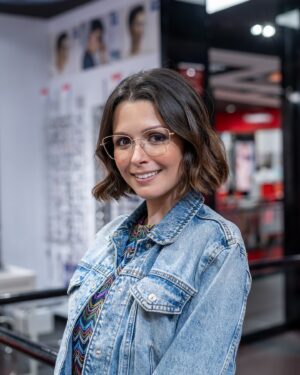 Beatriz Barosa Instagram - Foi a primeira vez de @beatriz_barosa na Fábrica de Óculos… e a atriz não podia fazer um balanço mais positivo desta experiência: “Correu muito bem. Já estava a precisar de aumentar a graduação, porque confesso que já estava um bocadinho aflita nas gravações, principalmente quando gravávamos em exteriores e davam-me indicações para ir a algum sítio… Aí eu pensava que precisava mesmo de ir à Fábrica dos Óculos. E gostei muito.”

Marque já a sua consulta gratuita, no nosso site, ou ligue para o 213 420 996 #chiado e 219 180 122 #cacém.