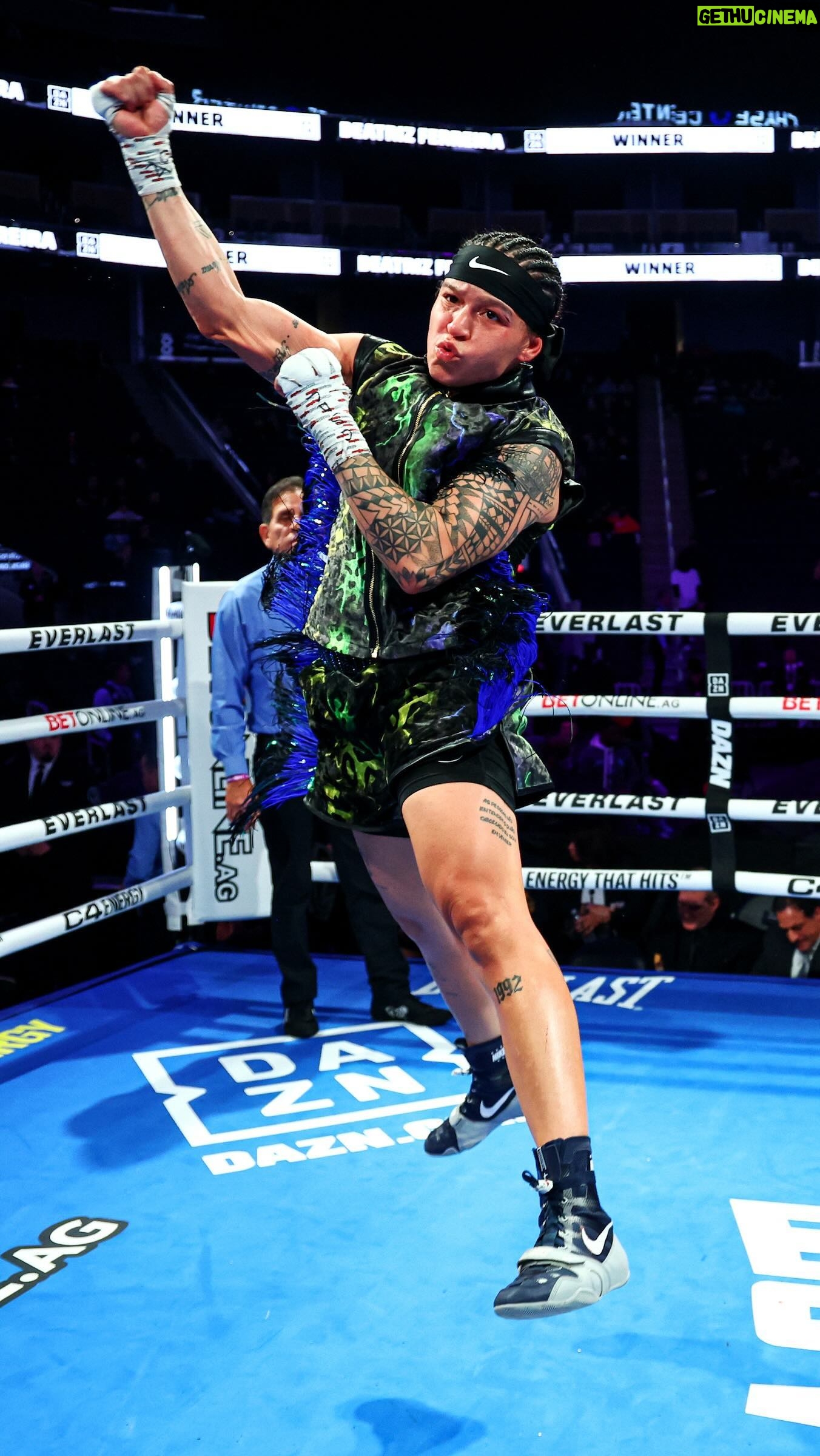 Beatriz Ferreira - 5.2K Likes - Absolutely ruthless ☠️
@beatrizferreira60kg goes for the world title on April 27 🎯
#FerreiraLescano | Live on DAZN