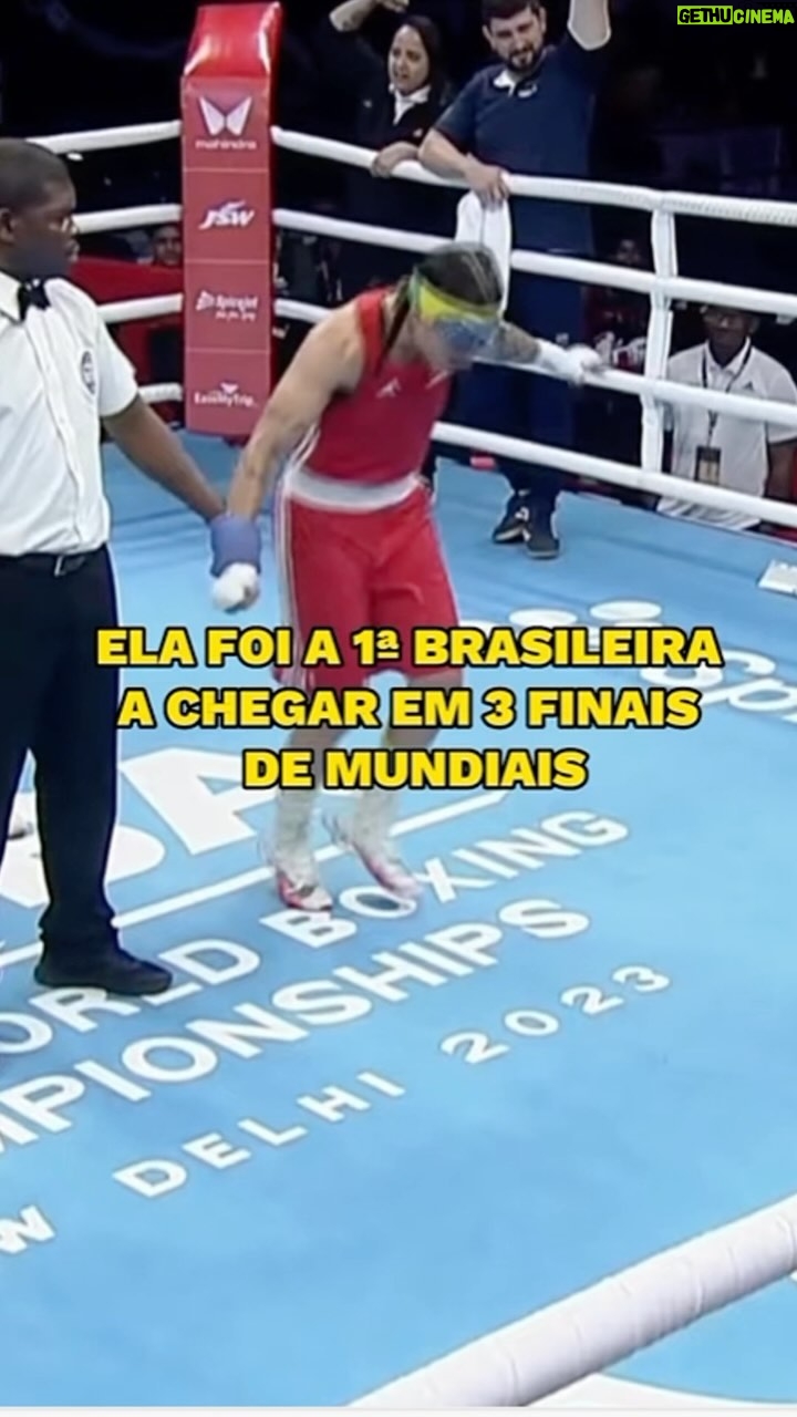 Beatriz Ferreira - 3.8K Likes - O topo do mundo está reservado aos que tem coragem! #tbt