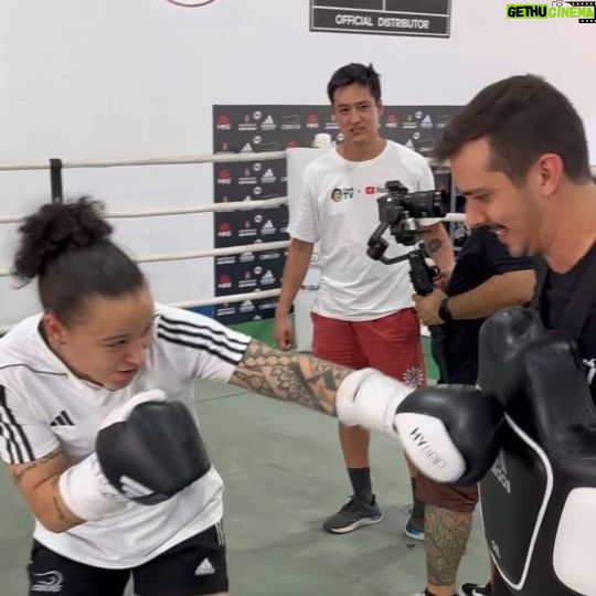 Beatriz Ferreira - 10.1K Likes - É SEM PENA, IRMÃO! 🥊
Simplesmente o nosso @joaopbarretto sendo JANTADO 🍴 NA PORRADA pelos monstros @beatrizferreira60kg e @keno_marley1! Já o @lf_freitas fez só um carinho mesmo! 😂
#OlimpíadasNaCazéTV #Paris2024