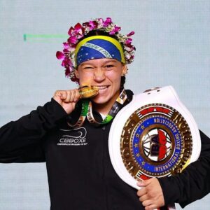 Beatriz Ferreira Instagram - E não é que tá com gostinho de ouro mesmo!? 🙊🥇🇧🇷

Eu sou bicampeã mundial, a única atleta país eleita a melhor do mundial 2x e a única a alcançar três finais em mundiais. 

A ficha ainda não caiu. Que momento único, estou vivendo. OBRIGADA BRASIL! 💚💛

📸: @rus_kolesnikov/ @aiba_official 

#BiaFerreira #NIKE #BoxingBrasil #BoxeOlímpico #Paris2024 #sudesb #BolsaAtleta #MarinhaDoBrasil #Cbboxe #TimeBrasil #FokusAssessoria