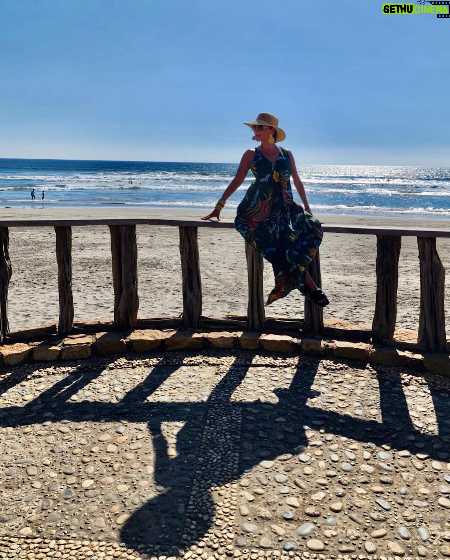 Beatriz Morayra - 3 Likes - Gracias 🙏🏻 Gracias 🙏🏻 Gracias 🙏🏻 2022 Por mi vida y mi presente, Gracias por mi pasado que me trajo hasta aquí y Gracias 🙏🏻 por mi futuro y por 2023 🙌🏻 cargado de un montón de sueños cumplidos para mi y para ti 😉🙌🏻 🍀Salud,Amor,Prosperidad,Abundancia y mucha paz 🫶🏻Feliz y próspero Año Nuevo 💫 🍀😉 ♥️#BeatrizMorayra #MisMikey’s
