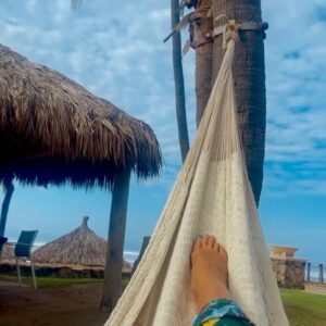 Beatriz Morayra Instagram - Gracias 🙏🏻 Gracias 🙏🏻 Gracias 🙏🏻 2022 Por mi vida y mi presente, Gracias por mi pasado que me trajo hasta aquí y Gracias 🙏🏻 por mi futuro y por 2023 🙌🏻 cargado de un montón de sueños cumplidos para mi y para ti 😉🙌🏻 🍀Salud,Amor,Prosperidad,Abundancia y mucha paz 🫶🏻Feliz y próspero Año Nuevo 💫 🍀😉 ♥️#BeatrizMorayra #MisMikey’s