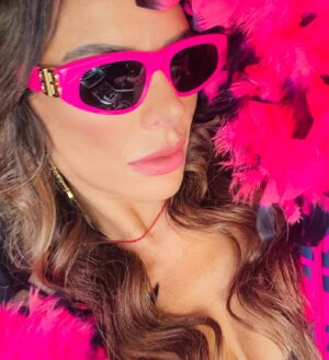 Beatriz Morayra Instagram - Siempre,siempre,siempre cree en ti mismo. Porque si no lo haces tú, ¿ Quien lo hará, cariño? 😉💅🏻💃🏻 #tbthursday #jueves #tbt #tbt❤️ #barbie 💅🏻 #rosa #pink 💅🏻 🩷💞💓💖💘 #BeatrizMorayra  Todas hemos sido nuestra propia #Barbie 💗 @barbie @barbiethemovie @barbiestyle 💝