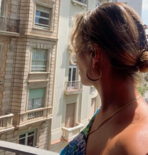 Beatriz Morayra Instagram - Cada quien a su ritmo a su estilo y a su felicidad 💅🏻🇪🇸💃🏼 #barcelona #barcelona🇪🇸 #beatrizmorayra 😉 cuál es tu 🎶 ritmo?