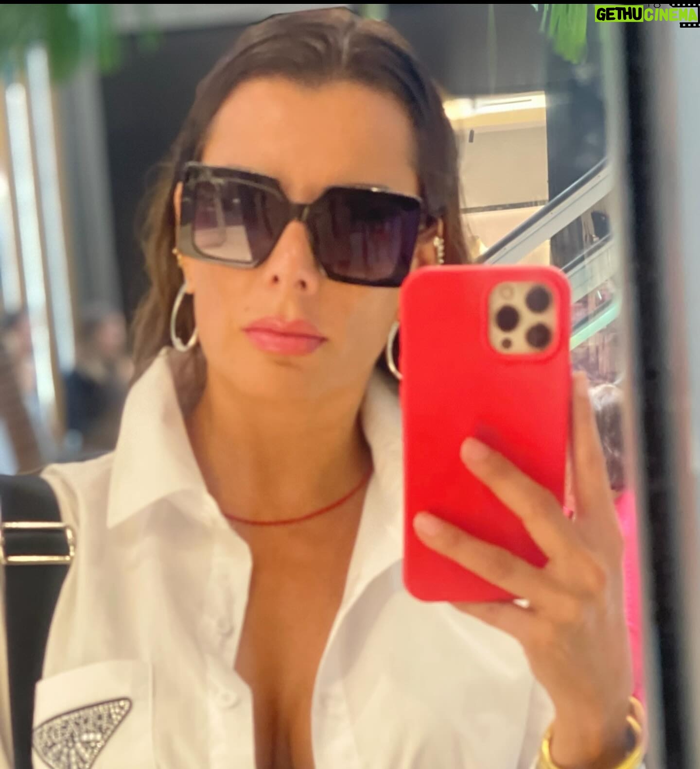 Beatriz Morayra Instagram - Un pensamiento a la vez. Una cosa a la vez. Un día a la vez. #tbt #tbt❤️ #tbt🔙📸 #Miami 💃🏻🍒🫶🏻 #BeatrizMorayra