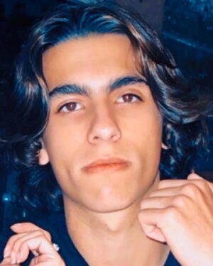 Beatriz Morayra Instagram - OMG #16 añitos Cumple 🎂 mi Crío mío de mi 🤩 @mikey.delvecchio en que momento creció mi Bebe que se a convertido en un jovencito 🥺 Que nos a llenado a tu Papá y a mi de infinitas satisfacciones en todos los aspectos de tu existencia 🙌🏻 Me siento tan orgullosa de ti, de tus logros ⚽️ de tus estudios, del ser tan noble, educado, cariñoso, amoroso, responsable y así podría decirte miles de virtudes que me hacen la mamá más orgullosa de su hijo. No me canso todos los días de darle Gracias a Dios por ser tú Mamá 🙏🏻 Sigue mi Niño luchando por tus sueños 👊🏻 que NADIE te pare y con esa perseverancia que te caracteriza y la disciplina sin duda llegarás a donde te lo propongas. Tu Papá y yo estaremos siempre apoyándote en todos tus sueños y proyectos de tu vida. Amo ver que eres tan querido y rodeado de amig@s que te quieren, de tu Familia y de nosotros tus padres que te amamos 🫶🏻 con toda nuestra alma ♥️ seguiré festejando cada día, cada momento de tu hermosa existencia 😍 todos los días de mi vida (siempre) eres mi mayor logro, mi mayor regalo de la vida, mi mayor orgullo 🤩 eres mi vida entera 🙌🏻 mi crío mío de mi, de mi casi propiedad  jajaja (chiste local) Sigue siendo ese Niño feliz 😀 y no pares que vas con todo 👊🏻 Love ❤️ you Mikey así que ahora a festejar Happy Birthday 🎂🎁🎉🥳