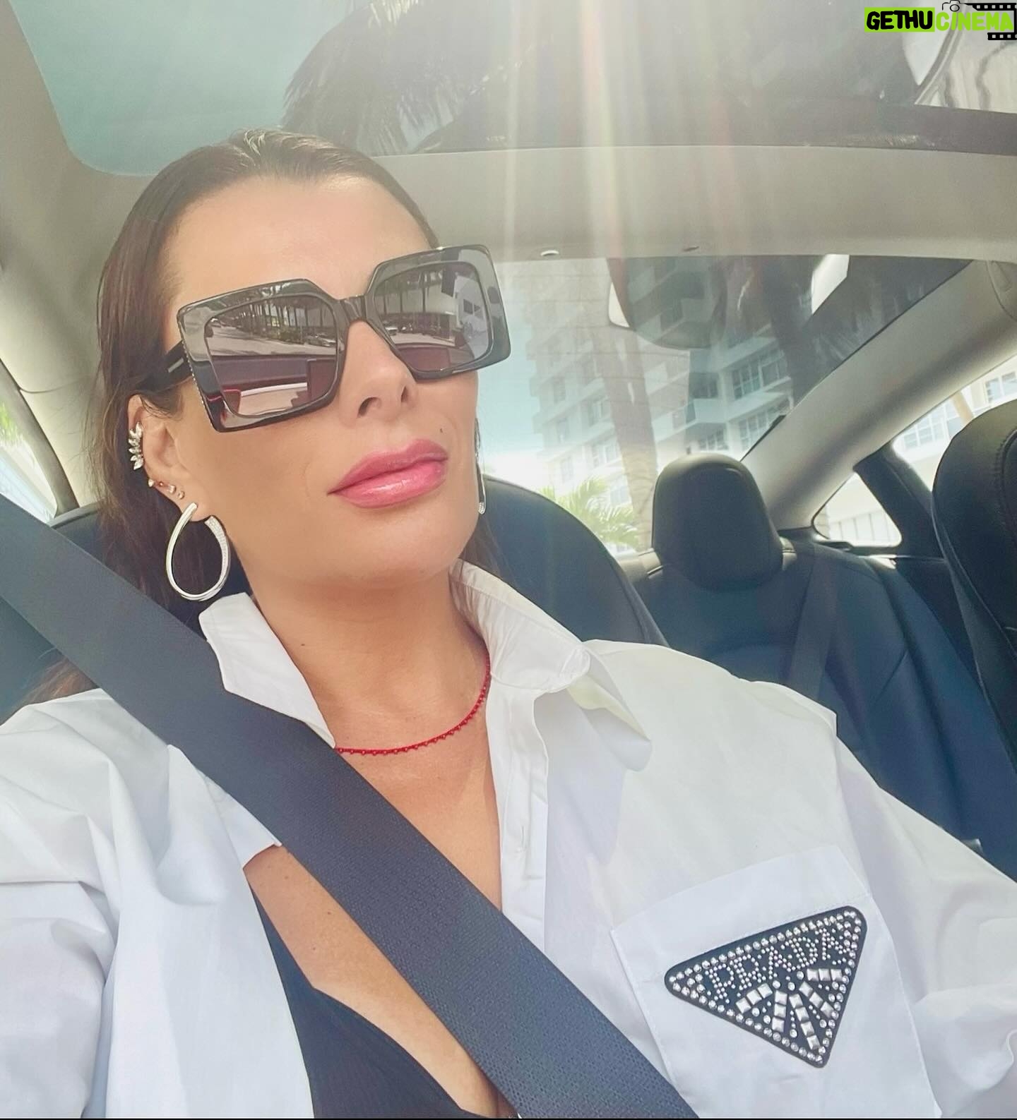 Beatriz Morayra Instagram - Un pensamiento a la vez. Una cosa a la vez. Un día a la vez. #tbt #tbt❤️ #tbt🔙📸 #Miami 💃🏻🍒🫶🏻 #BeatrizMorayra