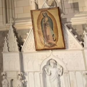 Beatriz Morayra Instagram - Ella 👉🏻 🙌🏻🙏🏻♥️ Mi #Morenita #virgendeguadalupe #mivirgencita #madremia Hoy en tu cumpleaños 🙌🏻 y cómo todo los días de mi vida 🙏🏻 Te agradezco por no soltarme nunca 🙏🏻 ni a mi Familia 🙏🏻 ni a mi gente amada 🙏🏻 Gracias por siempre cubrirme con tu manto madre mía ♥️#Gracias 🙏🏻#Gracias 🙏🏻 #Gracias #siempre #siempreconmigo #🙏🏻 #Amen 🙏🏻 #BeatrizMorayra 🙏🏻♥️🇲🇽