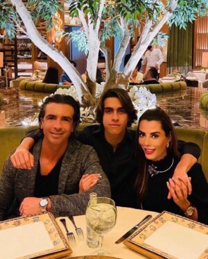 Beatriz Morayra Instagram - OMG #16 añitos Cumple 🎂 mi Crío mío de mi 🤩 @mikey.delvecchio en que momento creció mi Bebe que se a convertido en un jovencito 🥺 Que nos a llenado a tu Papá y a mi de infinitas satisfacciones en todos los aspectos de tu existencia 🙌🏻 Me siento tan orgullosa de ti, de tus logros ⚽️ de tus estudios, del ser tan noble, educado, cariñoso, amoroso, responsable y así podría decirte miles de virtudes que me hacen la mamá más orgullosa de su hijo. No me canso todos los días de darle Gracias a Dios por ser tú Mamá 🙏🏻 Sigue mi Niño luchando por tus sueños 👊🏻 que NADIE te pare y con esa perseverancia que te caracteriza y la disciplina sin duda llegarás a donde te lo propongas. Tu Papá y yo estaremos siempre apoyándote en todos tus sueños y proyectos de tu vida. Amo ver que eres tan querido y rodeado de amig@s que te quieren, de tu Familia y de nosotros tus padres que te amamos 🫶🏻 con toda nuestra alma ♥️ seguiré festejando cada día, cada momento de tu hermosa existencia 😍 todos los días de mi vida (siempre) eres mi mayor logro, mi mayor regalo de la vida, mi mayor orgullo 🤩 eres mi vida entera 🙌🏻 mi crío mío de mi, de mi casi propiedad  jajaja (chiste local) Sigue siendo ese Niño feliz 😀 y no pares que vas con todo 👊🏻 Love ❤️ you Mikey así que ahora a festejar Happy Birthday 🎂🎁🎉🥳