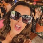 Beatriz Morayra Instagram - Tu baila 💃🏻 se Feliz y no jodas a Nadie 🙌🏻Recordar es vivír 🙌🏻 #ᴛʙᴛ #Miami ☀️#tbt🔙📸 🍒#tbthursday 🍓ya me vi… 💅🏻 #BeatizMorayra 🍒🍓♥️