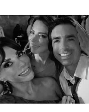 Beatriz Morayra Instagram - 14/10/23 #tb #tbt❤️ Sin Duda hay almas que se pertenecen y esos son P&R 🫶🏻🪐🫶🏻 Mi Chiquita Bb se nos casó con un Amor 🫶🏻 Bonito 🤩 ahora nuestro Ro @paulinagoto @rodrigosaval 👰🏼🤵🏼‍♂️🪄 Amamos ser parte de este HERMOSO momento 🪐 Saben cómo los 🫶🏻 Sigan construyendo de la mano ✍🏻 este Amor Bonito…! Por y para Siempre….! Y no podría Faltar cantar 🎤 #micorazonestuyo ♥️ este proyecto maravilloso que nos regaló una FAMILIA 🫶🏻michael