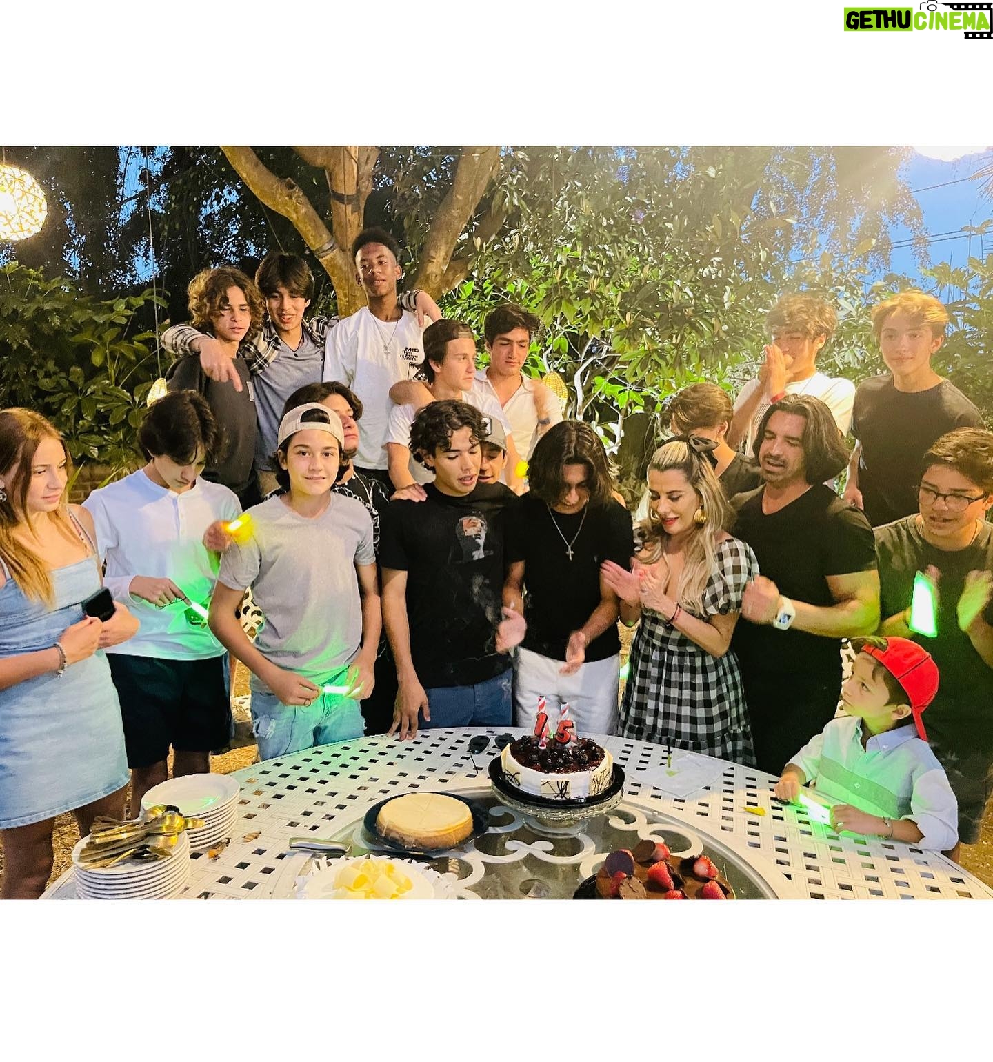 Beatriz Morayra Instagram - Mi Crío mio de mi, De mi propiedad @mikey.delvecchio ( broma ) ok no es broma jajaja si eres mío…! No se en que momento cerré los ojos por un instante y mi bebe, mi crío, mi pequeño Niño se convirtió en un hombrecito de 15 años 😩🤩 Me has dado incontables razones para estar orgullosa de ti, Pero mi mayor orgullo y regalo en la vida es que seas mi hijo. No me canso de darle Gracias a Dios 🙏🏻 y al Universo 🙌🏻 De haberme dado mi mayor alegría en mi vida que ser tú Mamá! Quiero que nunca nada ni nadie te haga dudar que eres capaz de lograr cualquier cosa que te propongas. Que Nunca perderás simplemente Ganarás o aprenderás. Amo y me llena de orgullo de saber que eres muy querido, que estas rodeado de amig@s, familia, personas que te aman y eso te lo has ganado tú 😍 Sabes que tu Papá y Yo siempre estaremos amándote y apoyándote en todos tus sueños que sin duda lograrás más allá de tus habilidades en el ⚽️ y en lo académico por ese corazón ♥️ y nobleza que te caracteriza! Me explota el corazón cada vez que me dicen el gran Niño que eres… Te Amo ♥️ Feliz Cumpleaños Mikey 🎂🥳 🎁 y te seguiré festejando cada día de mi vida ( SIEMPRE ) #loveyou #myson #mylife ♥️ ⚽️ 👊🏻