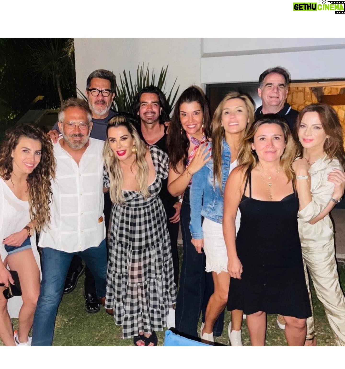 Beatriz Morayra Instagram - Mi Crío mio de mi, De mi propiedad @mikey.delvecchio ( broma ) ok no es broma jajaja si eres mío…! No se en que momento cerré los ojos por un instante y mi bebe, mi crío, mi pequeño Niño se convirtió en un hombrecito de 15 años 😩🤩 Me has dado incontables razones para estar orgullosa de ti, Pero mi mayor orgullo y regalo en la vida es que seas mi hijo. No me canso de darle Gracias a Dios 🙏🏻 y al Universo 🙌🏻 De haberme dado mi mayor alegría en mi vida que ser tú Mamá! Quiero que nunca nada ni nadie te haga dudar que eres capaz de lograr cualquier cosa que te propongas. Que Nunca perderás simplemente Ganarás o aprenderás. Amo y me llena de orgullo de saber que eres muy querido, que estas rodeado de amig@s, familia, personas que te aman y eso te lo has ganado tú 😍 Sabes que tu Papá y Yo siempre estaremos amándote y apoyándote en todos tus sueños que sin duda lograrás más allá de tus habilidades en el ⚽️ y en lo académico por ese corazón ♥️ y nobleza que te caracteriza! Me explota el corazón cada vez que me dicen el gran Niño que eres… Te Amo ♥️ Feliz Cumpleaños Mikey 🎂🥳 🎁 y te seguiré festejando cada día de mi vida ( SIEMPRE ) #loveyou #myson #mylife ♥️ ⚽️ 👊🏻