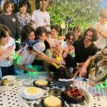 Beatriz Morayra Instagram – Mi Crío mio de mi, De mi propiedad @mikey.delvecchio ( broma ) ok no es broma jajaja si eres mío…! No se en que momento cerré los ojos por un instante y mi bebe, mi crío, mi pequeño Niño se convirtió en un hombrecito de 15 años 😩🤩 Me has dado incontables razones para estar orgullosa de ti, Pero mi mayor orgullo y regalo en la vida es que seas mi hijo. No me canso de darle Gracias a Dios 🙏🏻 y al Universo 🙌🏻 De haberme dado mi mayor alegría en mi vida que ser tú Mamá! Quiero que nunca nada ni nadie te haga dudar que eres capaz de lograr cualquier cosa que te propongas. Que Nunca perderás simplemente Ganarás o aprenderás. Amo y me llena de orgullo de saber que eres muy querido, que estas rodeado de amig@s, familia, personas que te aman y eso te lo has ganado tú 😍 Sabes que tu Papá y Yo siempre estaremos amándote y apoyándote en todos tus sueños que sin duda lograrás más allá de tus habilidades en el ⚽️ y en lo académico por ese corazón ♥️ y nobleza que te caracteriza! Me explota el corazón cada vez que me dicen el gran Niño que eres… Te Amo ♥️ Feliz Cumpleaños Mikey 🎂🥳 🎁 y te seguiré festejando cada día de mi vida ( SIEMPRE ) #loveyou #myson #mylife ♥️ ⚽️ 👊🏻